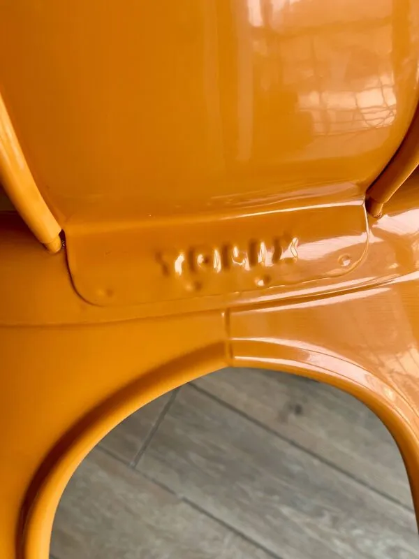 Illustration numéro 4 du produit 3 chaises et 1 fauteuil Tolix