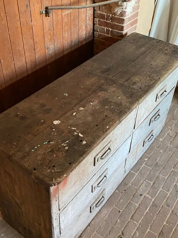 Illustration numéro 4 du produit Meuble de métier en bois patiné