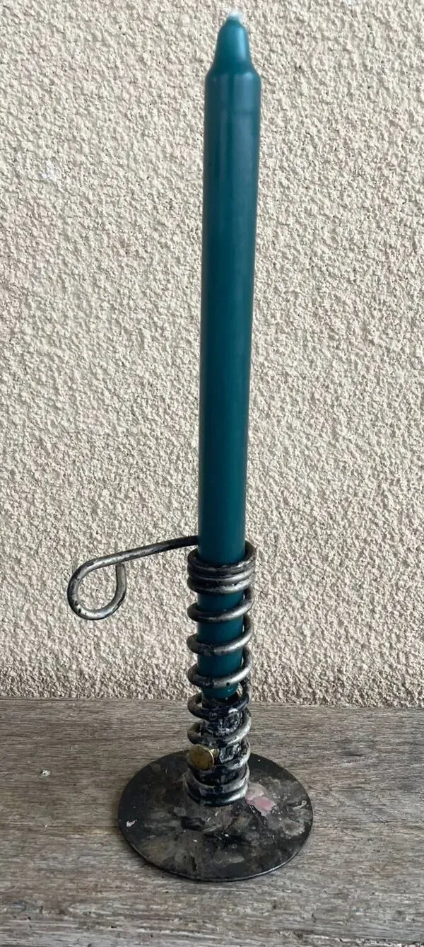 Illustration numéro 4 du produit Bougeoir ressort en métal vintage