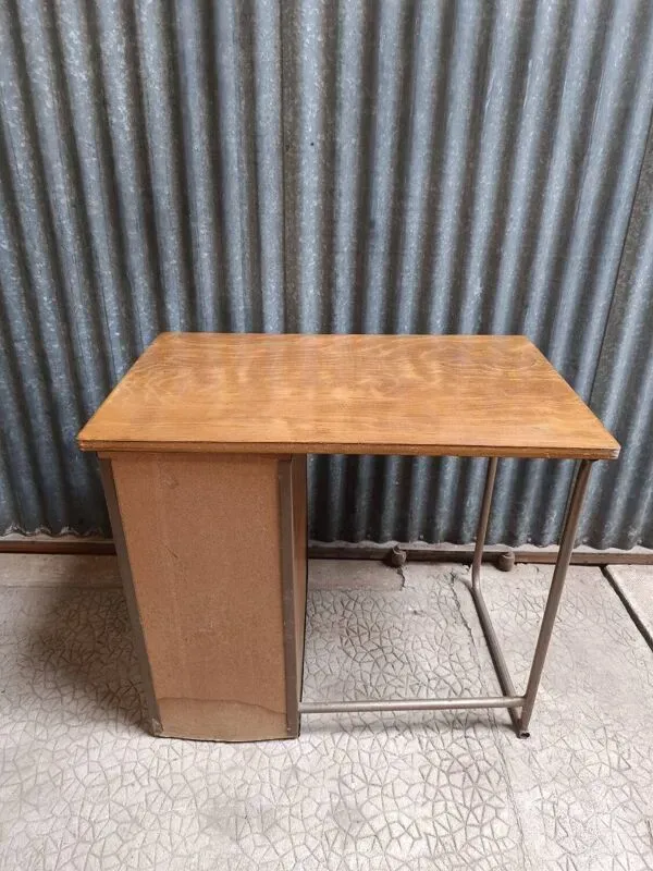 Illustration numéro 4 du produit Bureau d'école vintage bois et métal