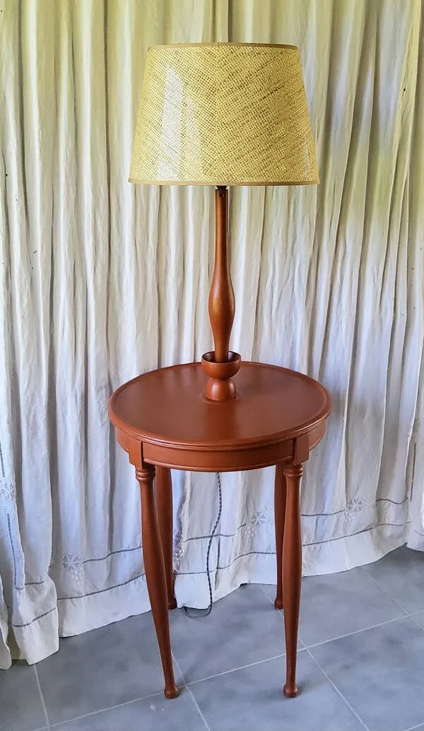 Illustration numéro 4 du produit Lampadaire table patiné