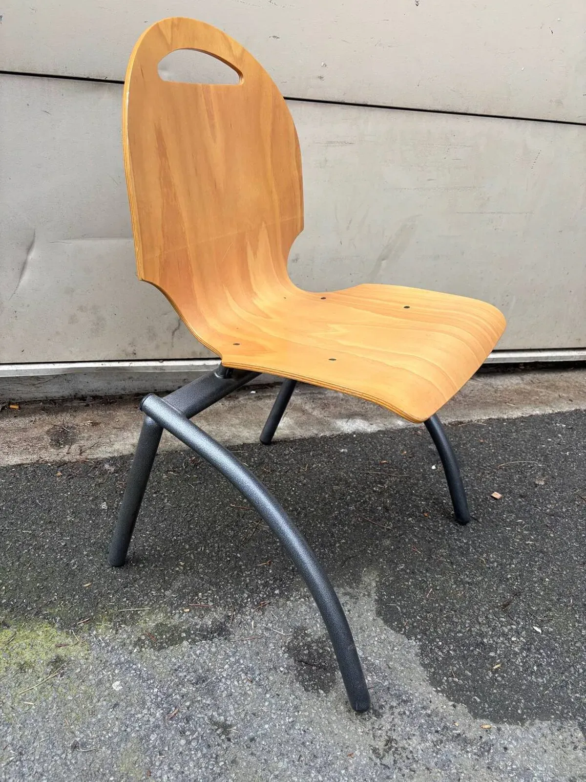 Illustration numéro 4 du produit 4 chaises style industriel