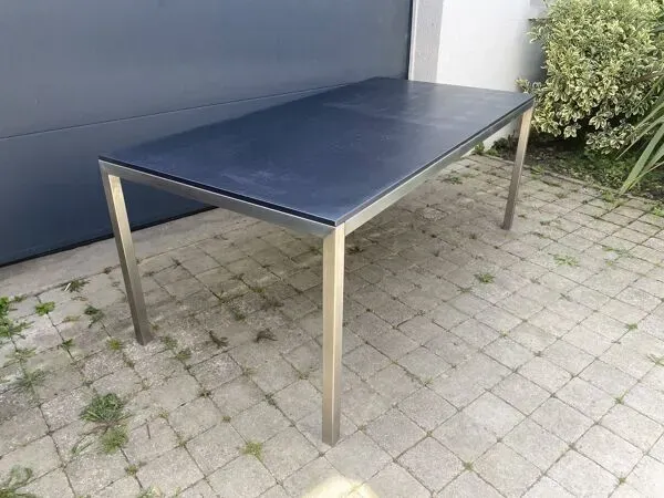 Illustration numéro 4 du produit Table à manger in-out