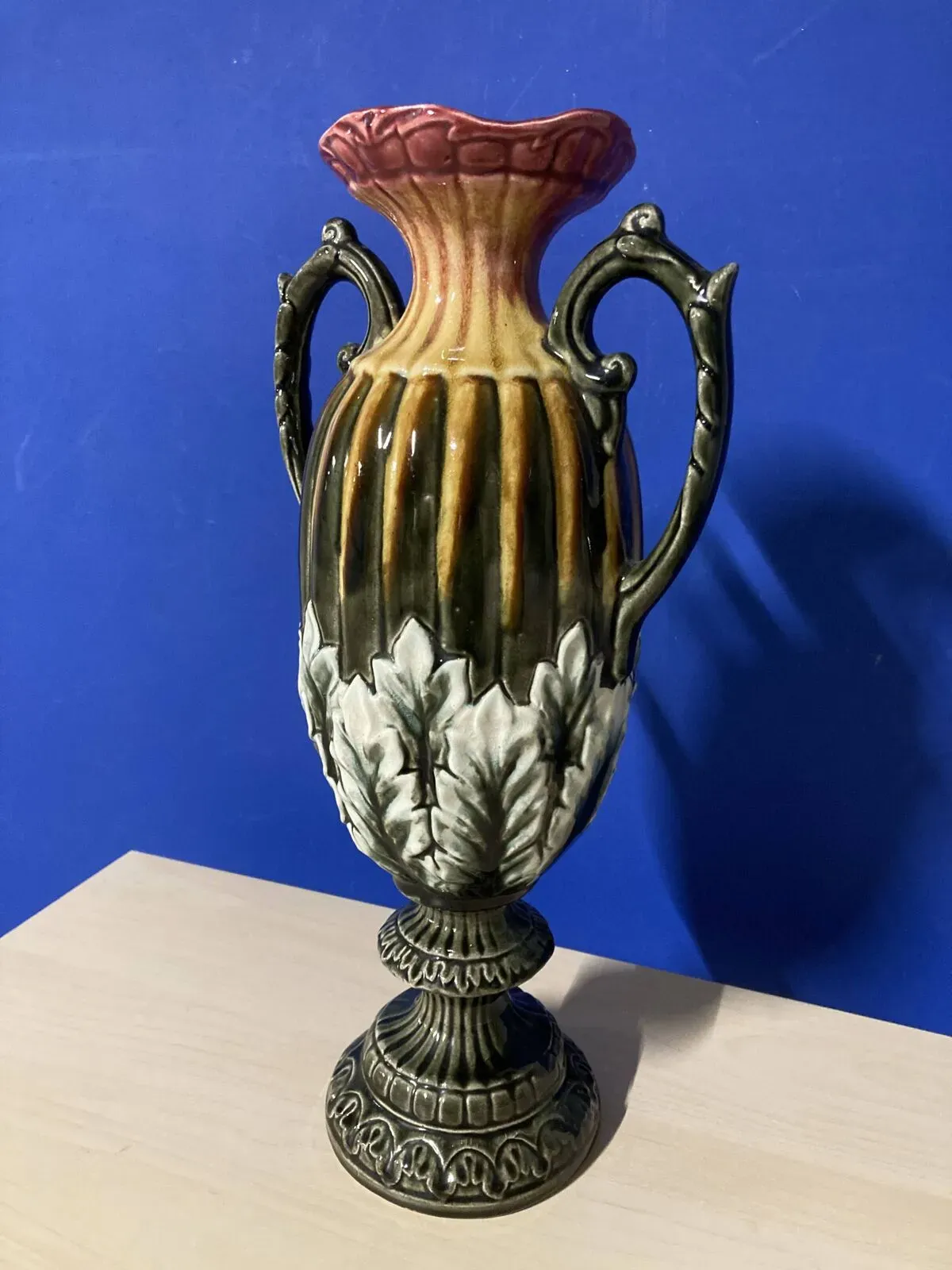 Illustration numéro 4 du produit Vase Art Nouveau en barbotine