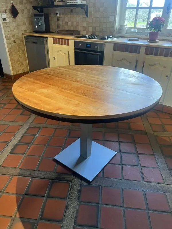 Illustration numéro 4 du produit Table ronde