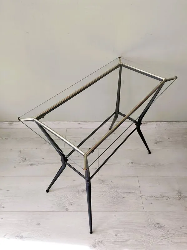 Illustration numéro 4 du produit Table d'appoint ancienne en métal et en verre