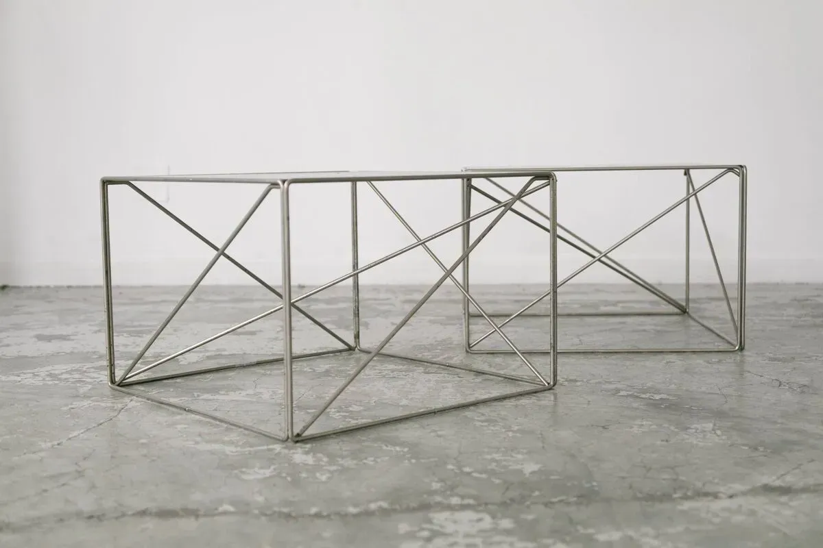 Illustration numéro 4 du produit Tables d’appoint Isocèle par Max Sauze, années 70.