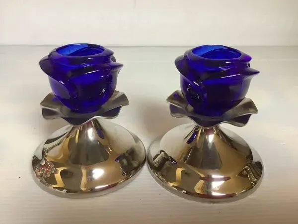 Illustration numéro 4 du produit Paire de bougeoirs bleu cobalt pied tulipe