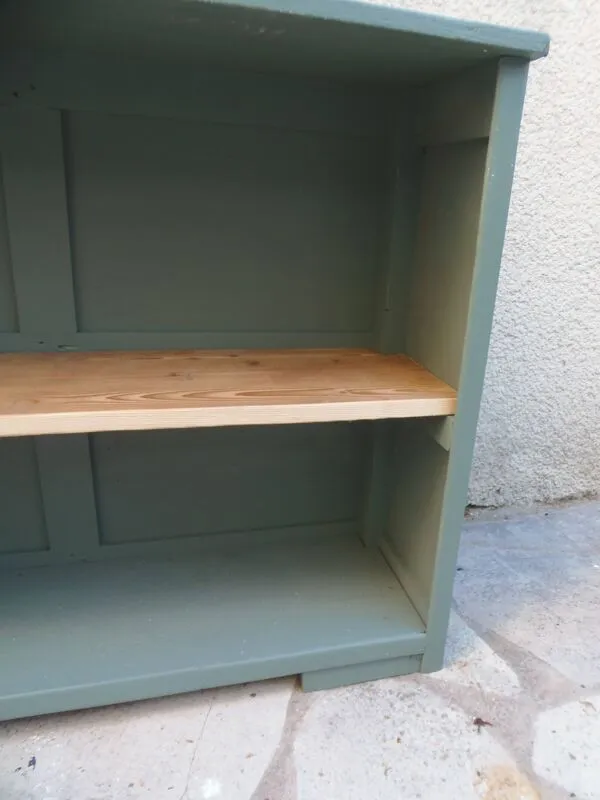 Illustration numéro 4 du produit Meuble de métier vintage transformé en bibliothèque, vaisselier.