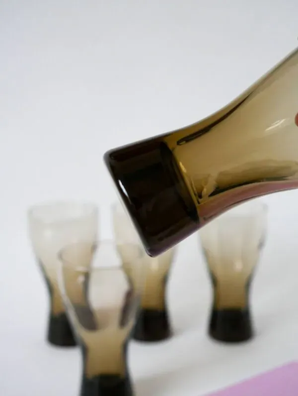 Illustration numéro 4 du produit Lot de 5 grands verres Long Drink en verre fumé Design, 1970