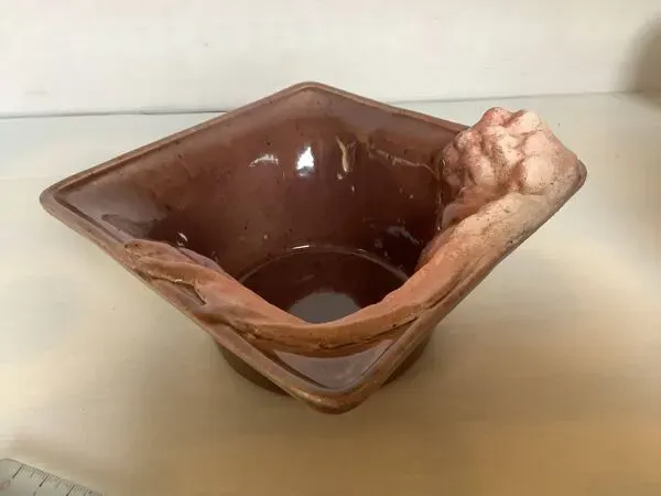 Illustration numéro 4 du produit Vide poche en céramique travaillée