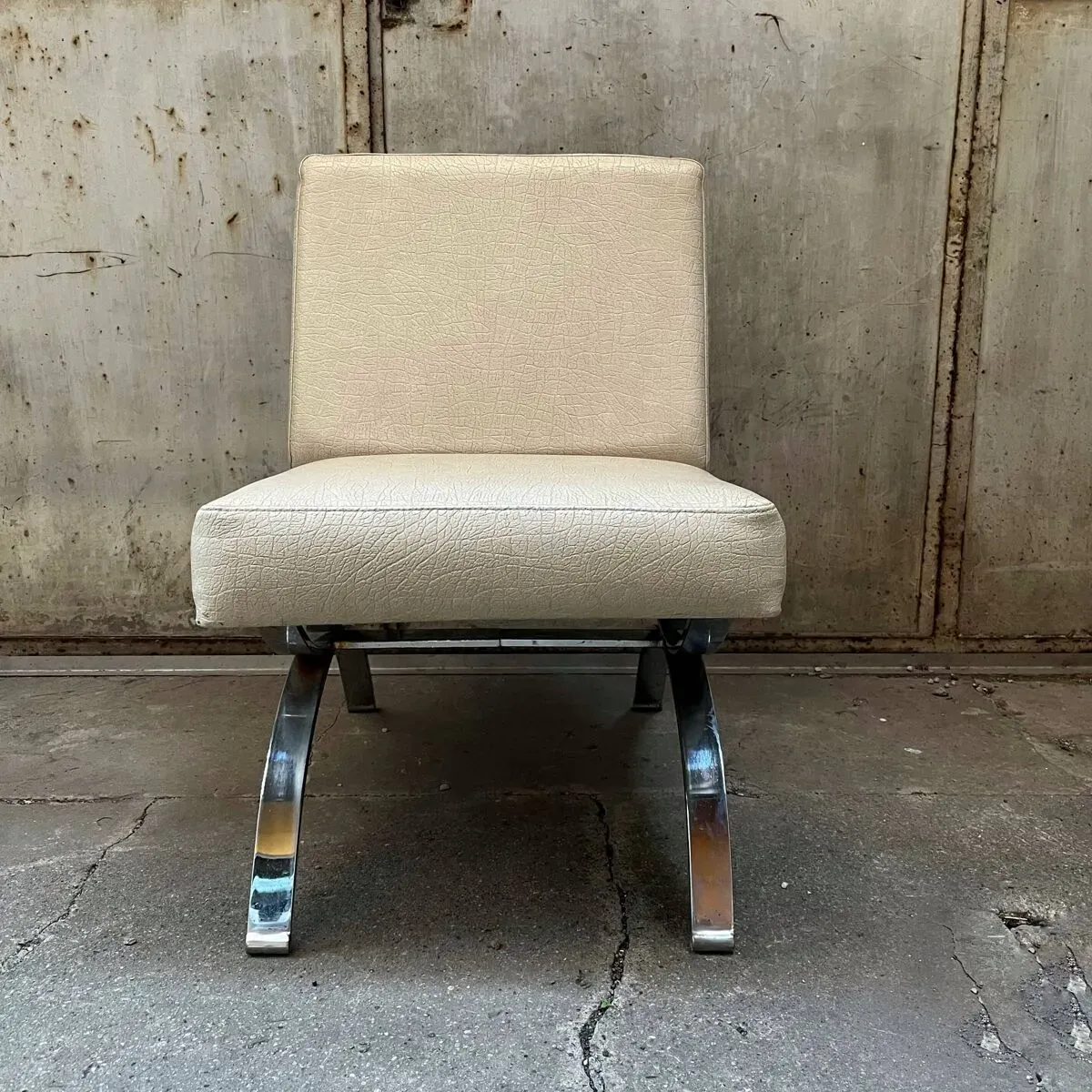 Illustration numéro 4 du produit Fauteuil design