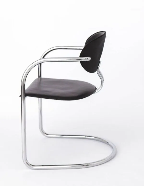 Illustration numéro 4 du produit Chaise Effezeta, structure tubulaire en chrome et skai noir,Italie 1970-80