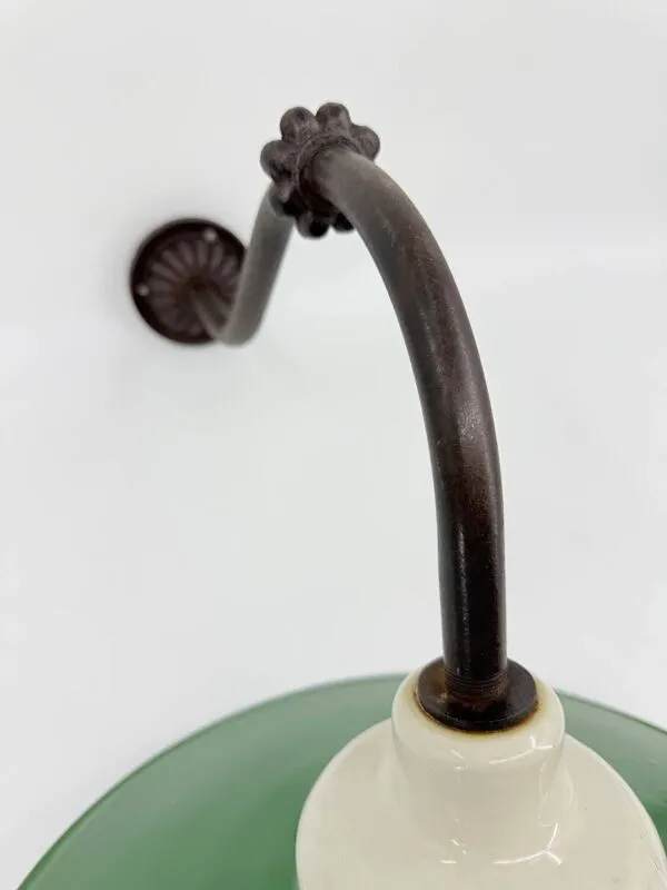 Illustration numéro 4 du produit Lampe de cour