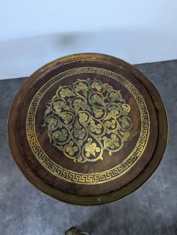 Illustration numéro 4 du produit Table marocaine plateau en tôle peinte et incrustation de nacre