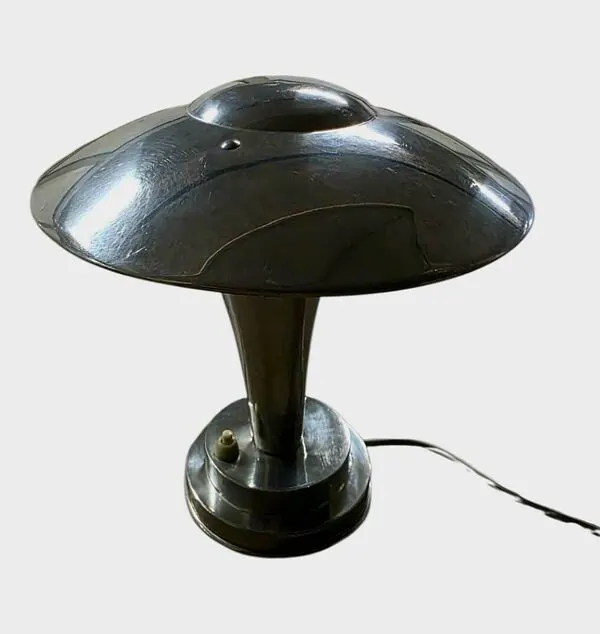 Illustration numéro 4 du produit Lampe ''Soucoupe''en métal chromé – Circa1930