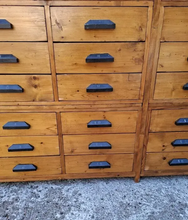 Illustration numéro 4 du produit Meuble de métiers à tiroirs