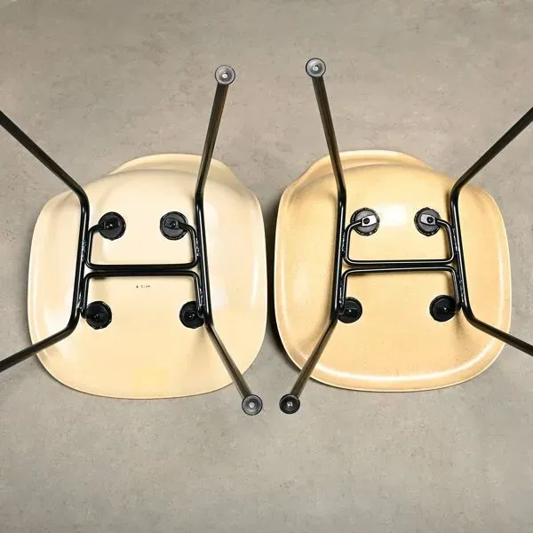 Illustration numéro 4 du produit Ensemble de chaises DSX multicolores de Charles et Ray Eames pour Herman Miller.