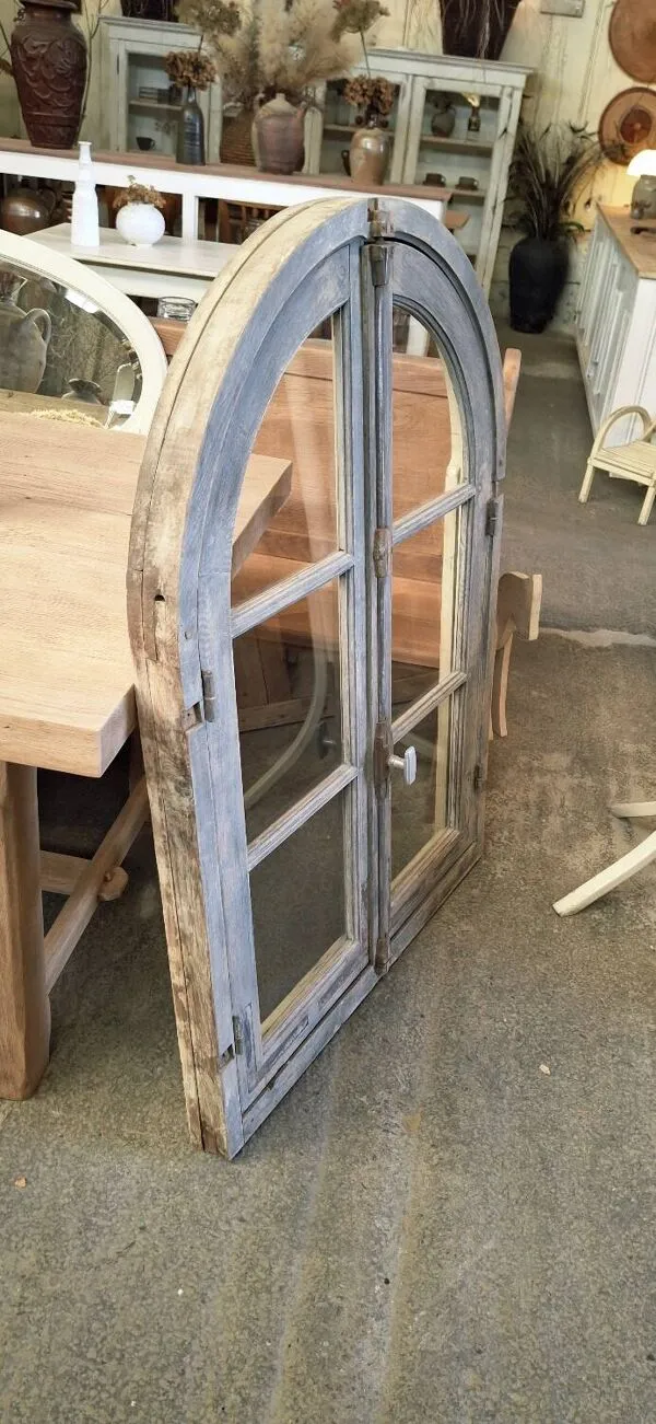 Illustration numéro 4 du produit Fenêtre ancienne sur châssis