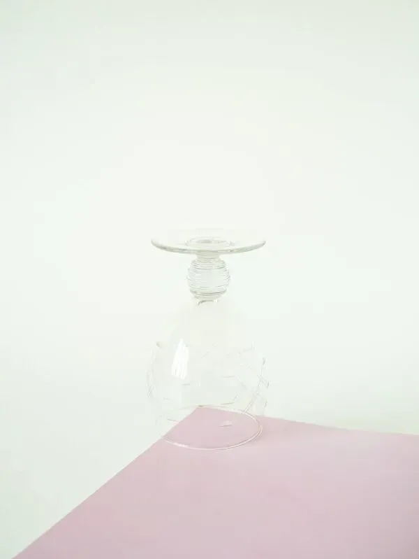 Illustration numéro 4 du produit ensemble de 5 petits verres à vin pieds travaillé, en cristal gravé, Art No