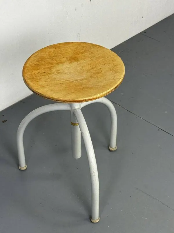 Illustration numéro 4 du produit Tabouret industriel ajustable moderniste du milieu du siècle de Oostwoud Fabrieken Franeker, années 1950.
