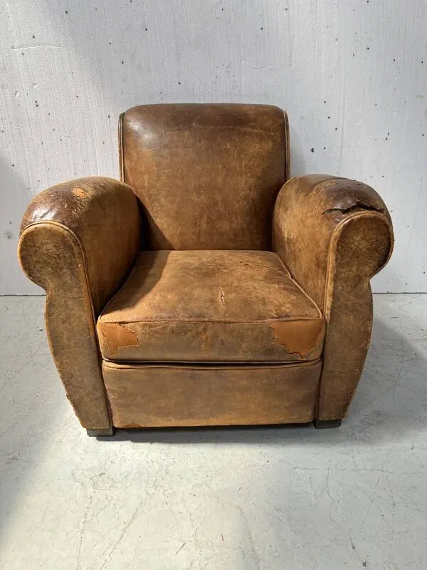 Illustration numéro 4 du produit Ancien fauteuil club en cuir fauve XX siècle