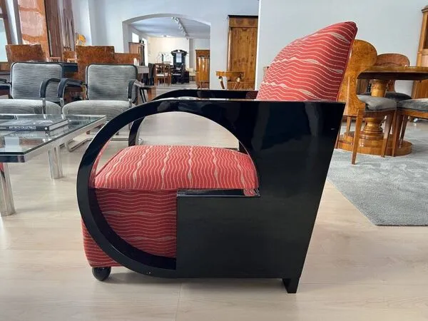 Illustration numéro 4 du produit Fauteuil Art Déco, laque noire et tissu rouge, France vers 1930