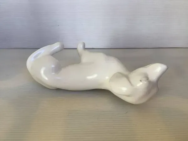 Illustration numéro 4 du produit Chien en céramique blanche