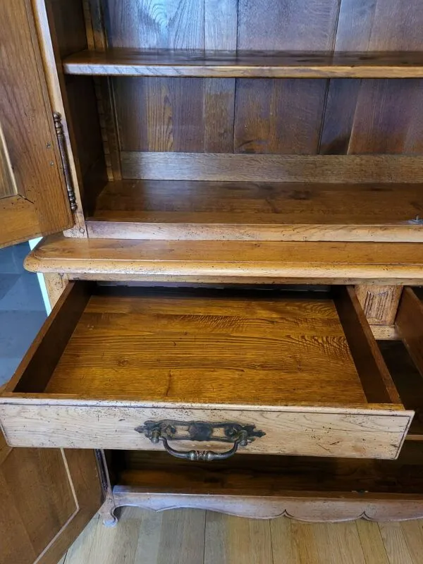 Illustration numéro 4 du produit Buffet normand 2 corps en chêne massif fabrication Doudard