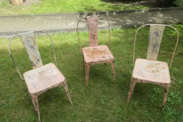 Illustration numéro 4 du produit Ensemble de 3 chaises de bistrot / de jardin inspirées par le style art nouveau Tolix.