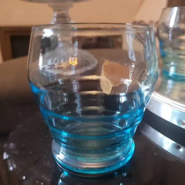 Illustration numéro 4 du produit Verres Vintage bleu ondulé milieu XX ème