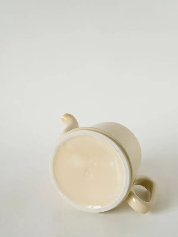 Illustration numéro 4 du produit Théière en céramique jaune beurre et dorée, 1950