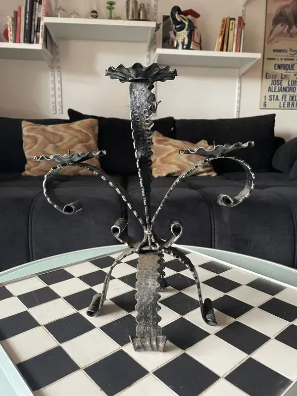 Illustration numéro 4 du produit Paire de chandeliers en ferronnerie artisanale
