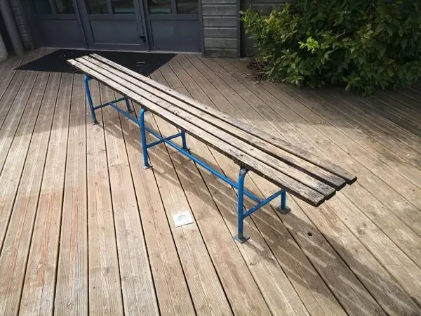 Illustration numéro 4 du produit Banc vestiaire école années 70