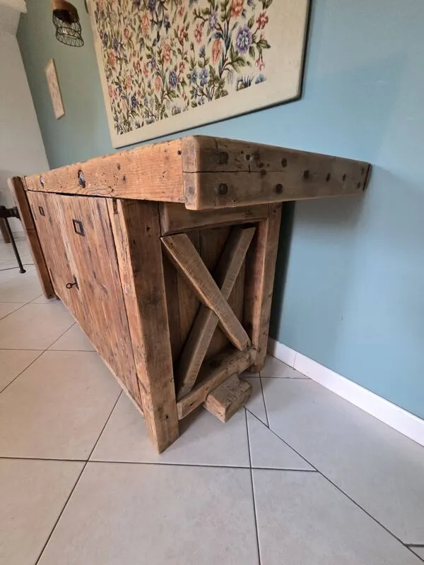 Illustration numéro 4 du produit Établi de menuisier ancien en chêne et hêtre - 19ème -Modèle rare à caisson