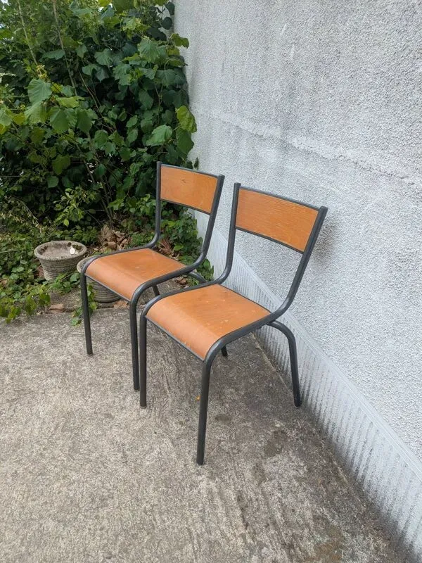 Illustration numéro 4 du produit Paire de chaises de style Mullca