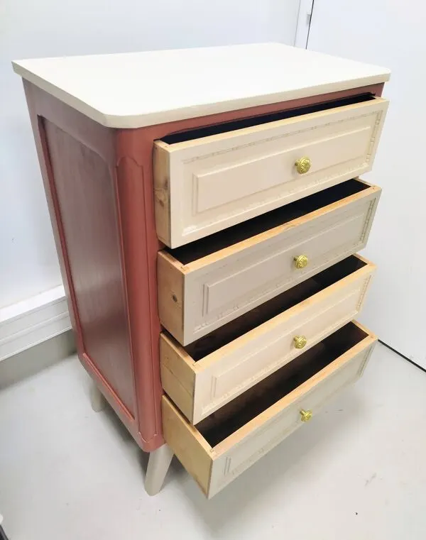 Illustration numéro 4 du produit Commode - chiffonnier
