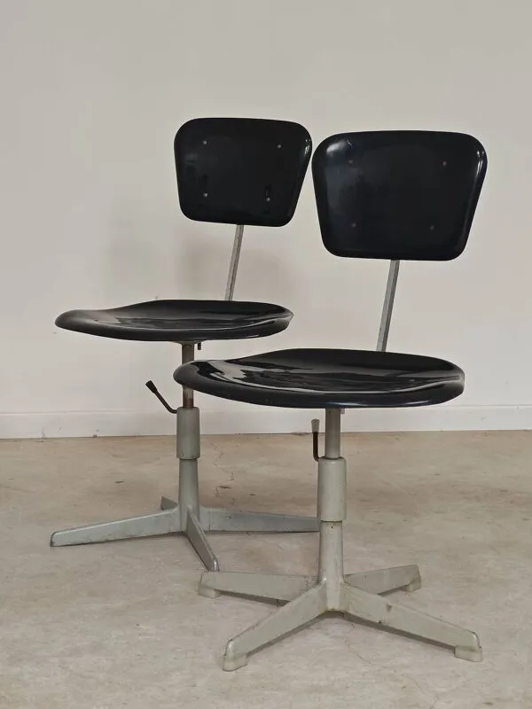 Illustration numéro 4 du produit Chaise réglable industrielle réglable métal Tchécoslovaquie 1960