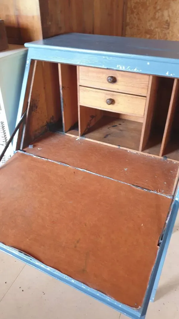 Illustration numéro 4 du produit Secrétaire d'écolier bleu, début XXème