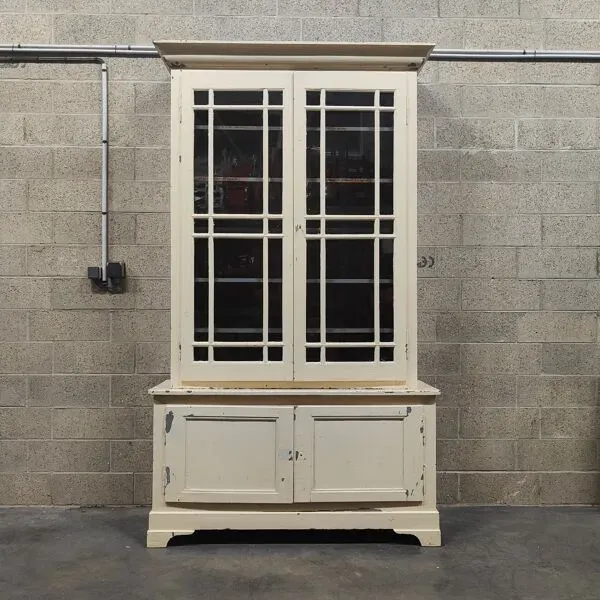 Illustration numéro 4 du produit Ancienne bibliothèque d'école, vaisselier blanc patiné deux corps année 1888