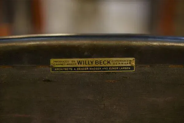 Illustration numéro 4 du produit Ensemble de 6 chaises Ejner Larsen et A. Bender Madsen pour Willy Beck design scandinave en cuir et palissandre 1960’s