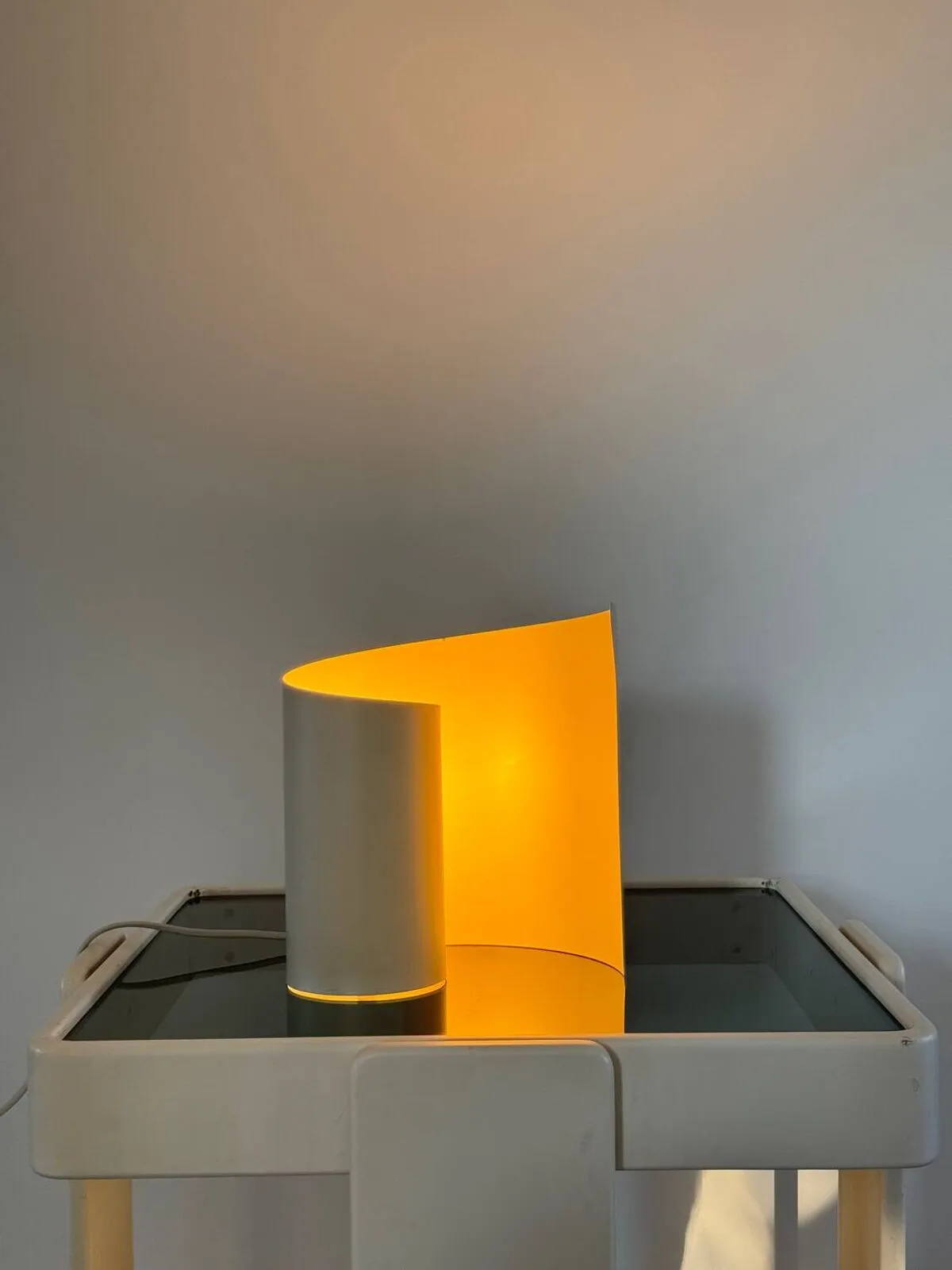 Illustration numéro 4 du produit Lampe design postmoderne Tessa en métal laqué édition Brilliant Leuchten années 80