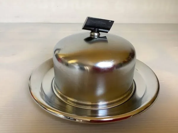 Illustration numéro 4 du produit Ancien beurrier à cloche demeyere Belgium