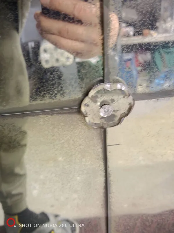 Illustration numéro 4 du produit Miroir Industriel Verrière avec Patine Antique – Pièce Unique