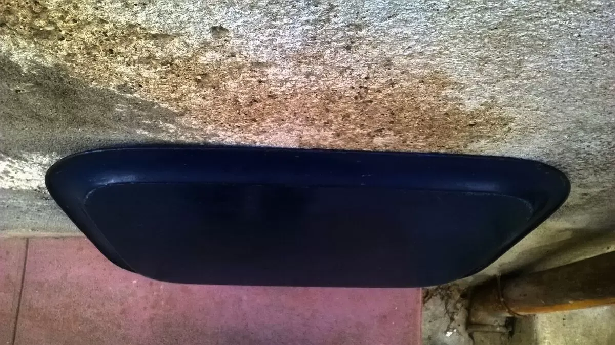 Illustration numéro 4 du produit Plateau ancien en tole