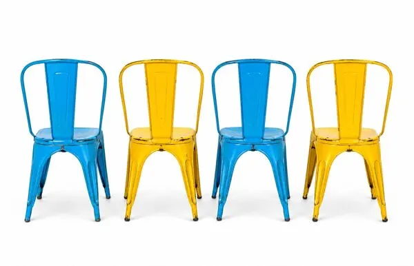 Illustration numéro 4 du produit 4 chaises Tolix jaune et bleu, années 60