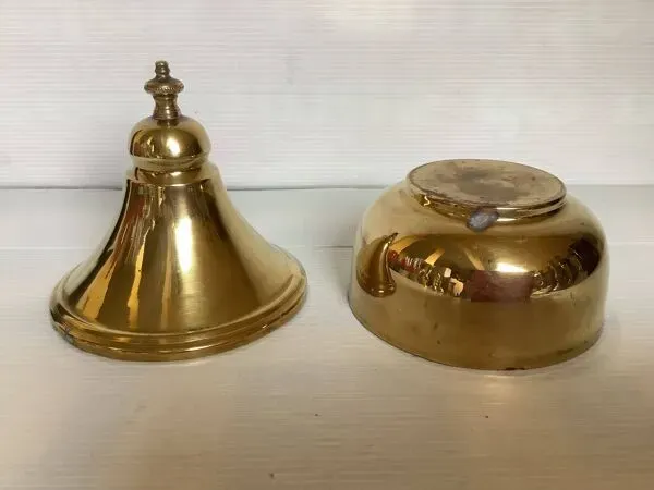 Illustration numéro 4 du produit Vide poche boîte en laiton