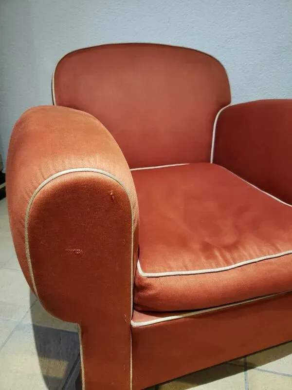 Illustration numéro 4 du produit Fauteuil club satin rouge