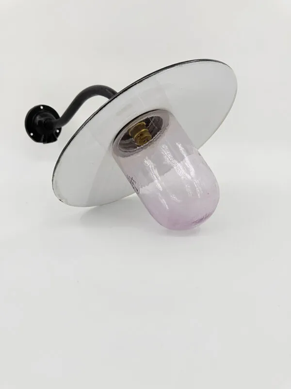 Illustration numéro 4 du produit Lampe de cour