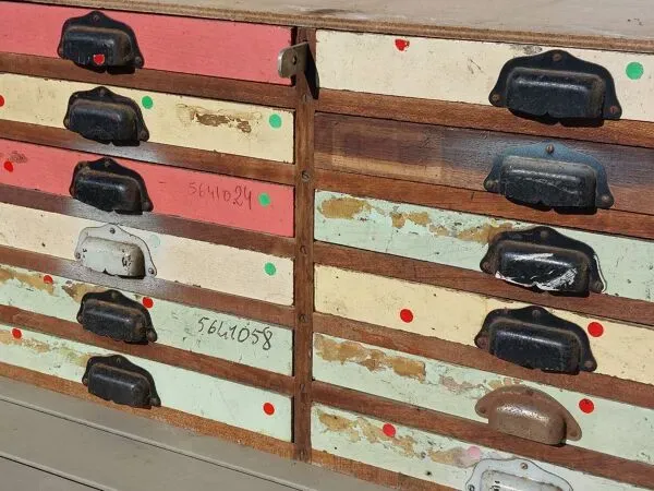 Illustration numéro 4 du produit Meuble rangement